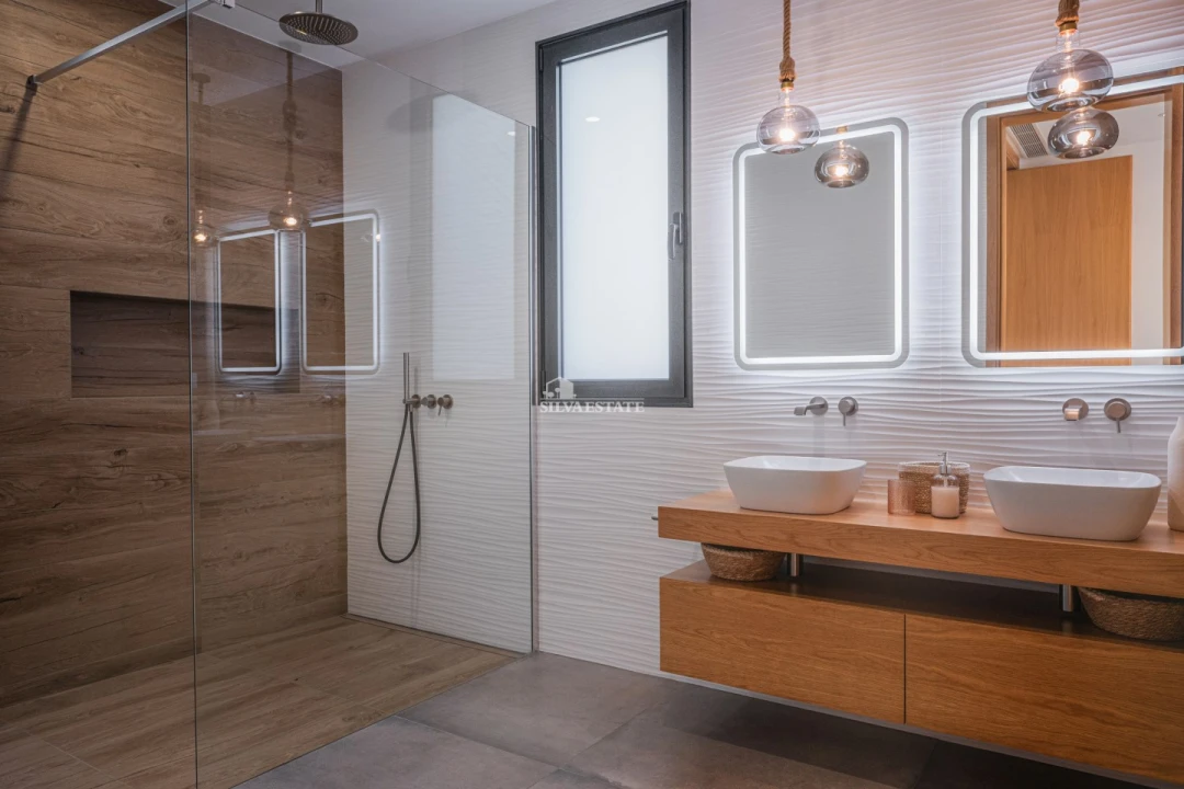 Moradia T5 para Venda em Arco da Calheta Foto 52