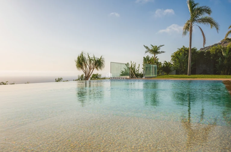 Moradia T5 para Venda em Arco da Calheta Foto 4