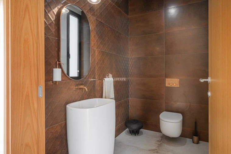 Moradia T5 para Venda em Arco da Calheta Foto 34