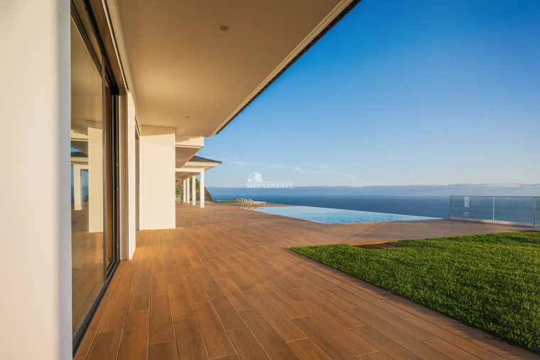 Moradia T5 para Venda em Arco da Calheta Foto 48