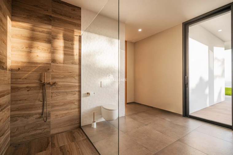 Moradia T5 para Venda em Arco da Calheta Foto 43