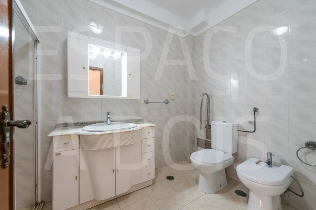 Moradia T5 para Venda em Barcarena Foto 40