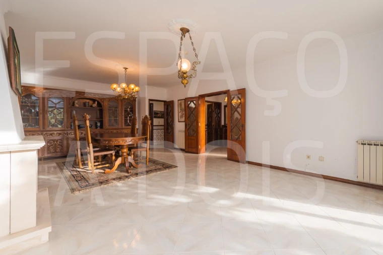 Moradia T5 para Venda em Barcarena Foto 13