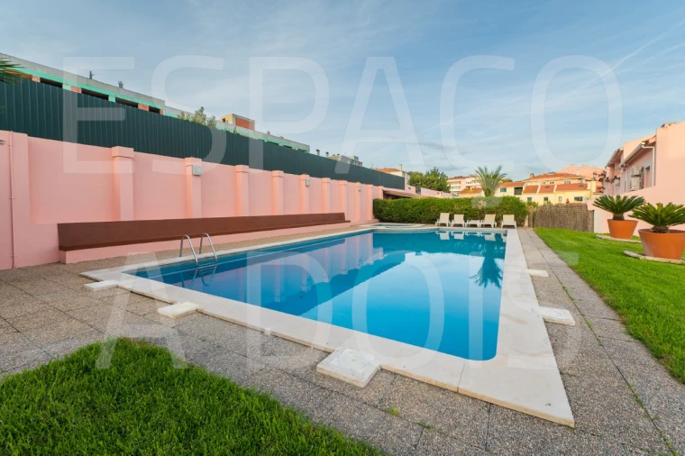 Moradia T5 para Venda em Barcarena Foto 111