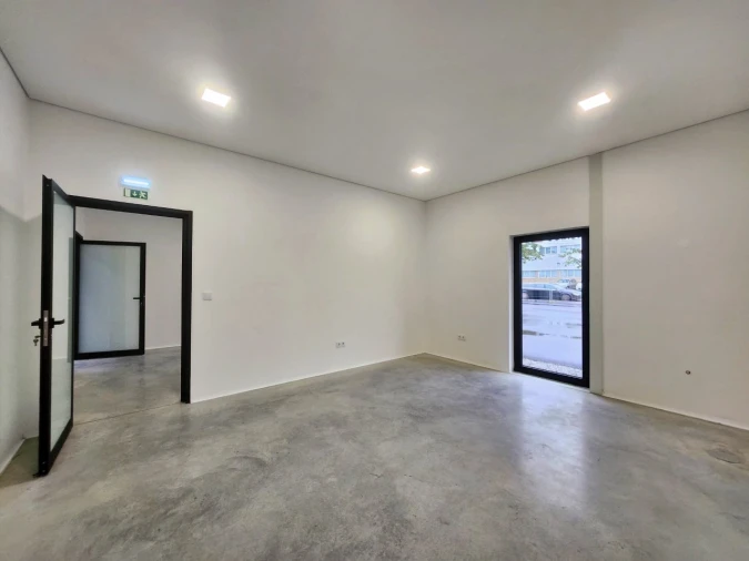 Armazém para Arrendamento em Milheiros Foto 7