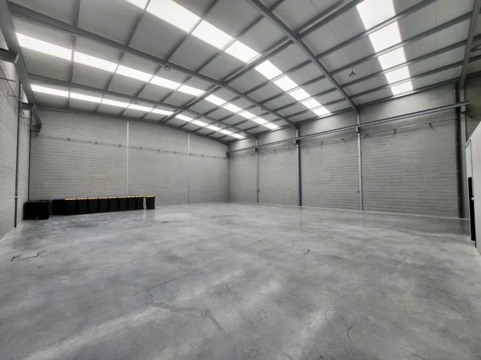 Armazém para Arrendamento em Milheiros Foto 13