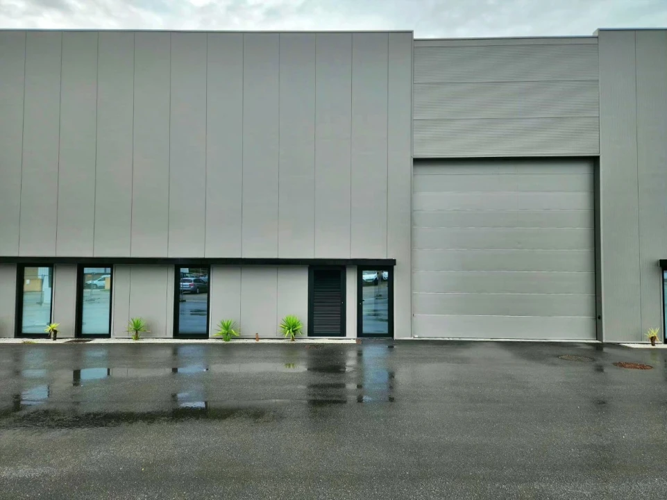 Armazém para Arrendamento em Milheiros Foto 9