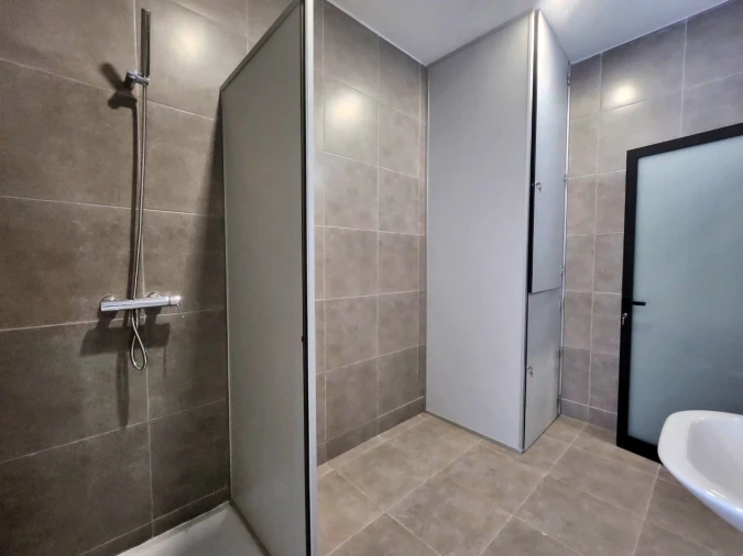 Armazém para Arrendamento em Milheiros Foto 6