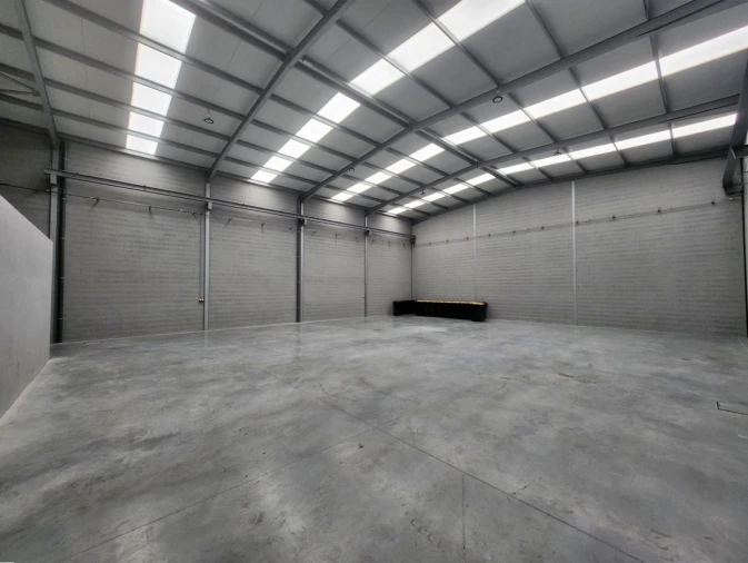 Armazém para Arrendamento em Milheiros Foto 11