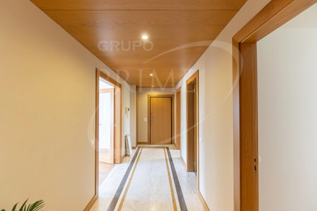 Apartamento T4 para Arrendamento em Aldoar, Foz do Douro e Nevogilde Foto 8