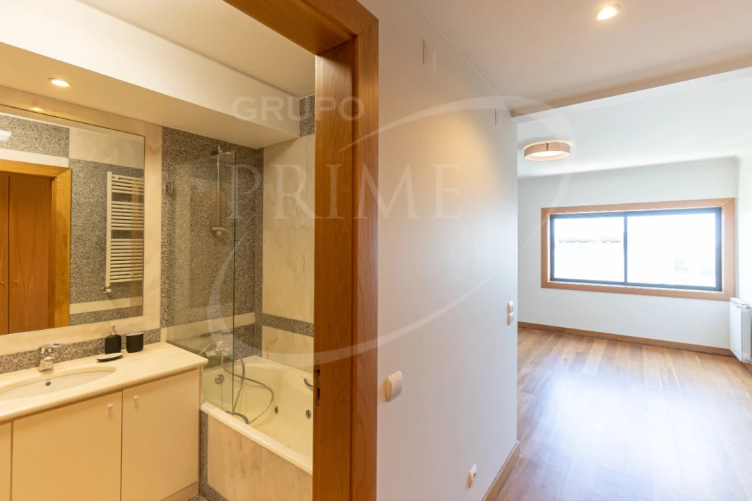 Apartamento T4 para Arrendamento em Aldoar, Foz do Douro e Nevogilde Foto 14