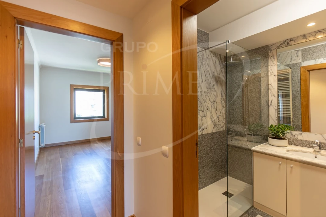 Apartamento T4 para Arrendamento em Aldoar, Foz do Douro e Nevogilde Foto 17