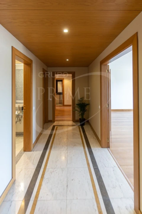 Apartamento T4 para Arrendamento em Aldoar, Foz do Douro e Nevogilde