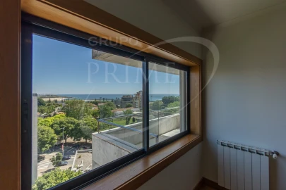 Apartamento T4 para Arrendamento em Aldoar, Foz do Douro e Nevogilde