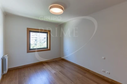 Apartamento T4 para Arrendamento em Aldoar, Foz do Douro e Nevogilde