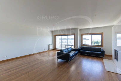 Apartamento T4 para Arrendamento em Aldoar, Foz do Douro e Nevogilde