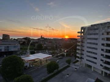 Apartamento T4 para Arrendamento em Aldoar, Foz do Douro e Nevogilde