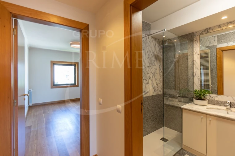 Apartamento T4 para Arrendamento em Aldoar, Foz do Douro e Nevogilde Foto 17