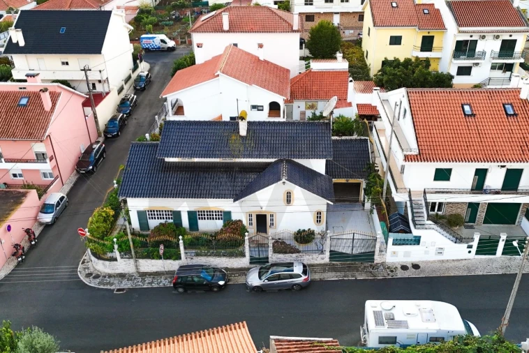 Moradia T4 para Venda em Pontinha e Famões