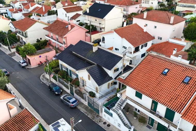 Moradia T4 para Venda em Pontinha e Famões Foto 3