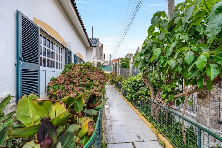 Moradia T4 para Venda em Pontinha e Famões Foto 18