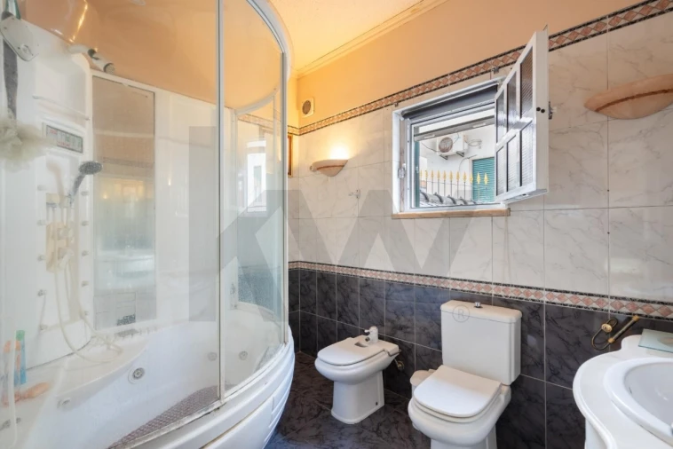 Moradia T4 para Venda em Pontinha e Famões Foto 26