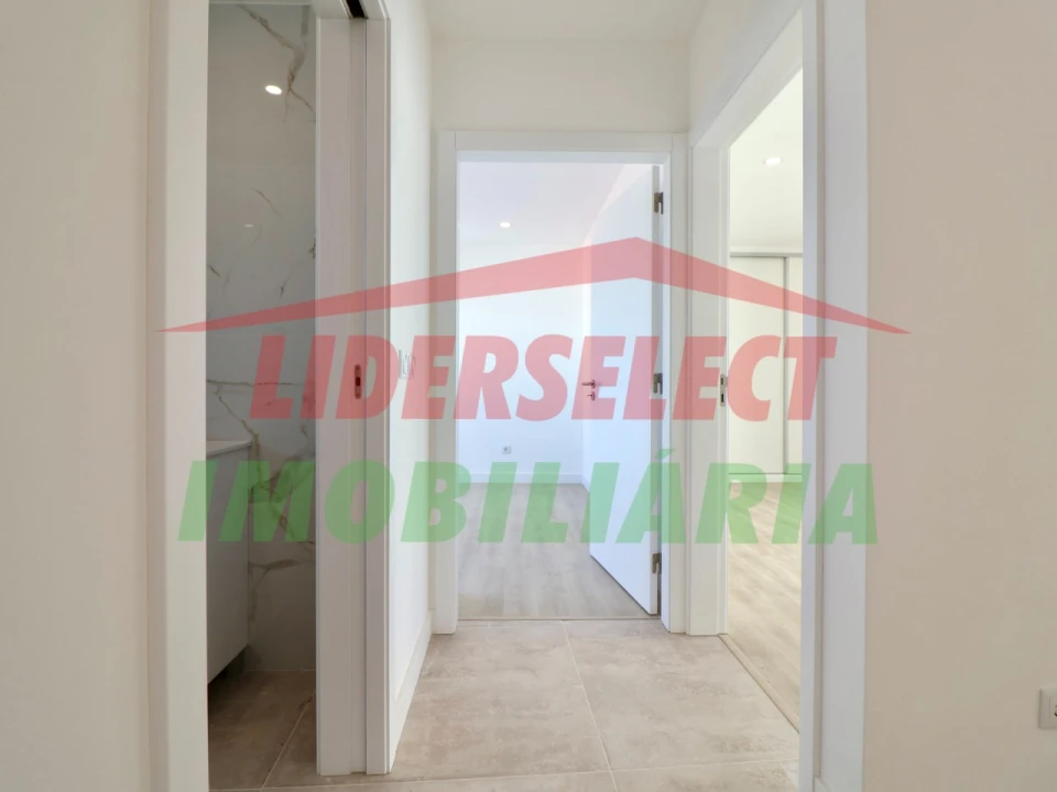 Apartamento T2 para Venda em Santa Maria, São Pedro e Matacães Foto 12