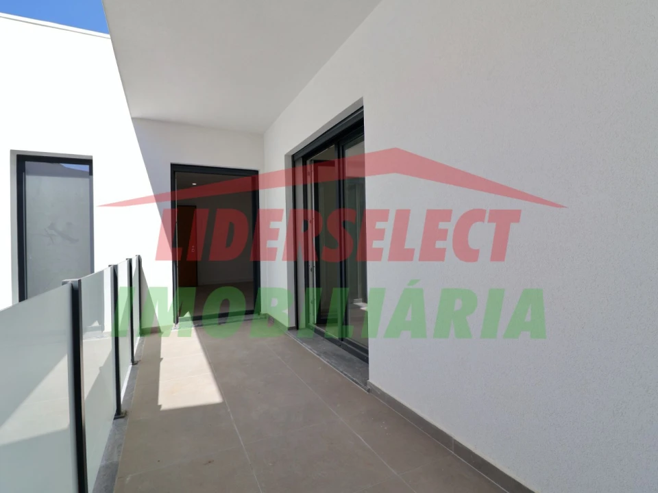 Apartamento T2 para Venda em Santa Maria, São Pedro e Matacães Foto 22