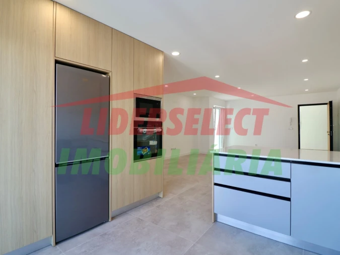 Apartamento T2 para Venda em Santa Maria, São Pedro e Matacães Foto 9