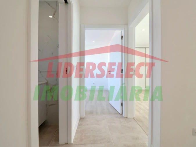 Apartamento T2 para Venda em Santa Maria, São Pedro e Matacães Foto 12