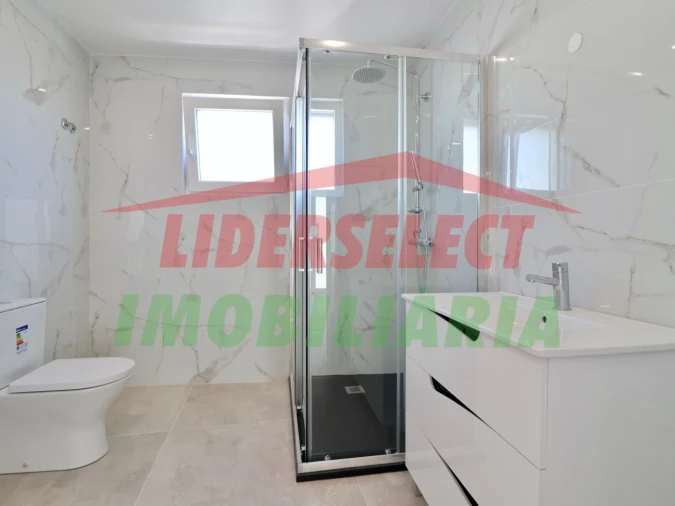 Apartamento T2 para Venda em Santa Maria, São Pedro e Matacães Foto 13