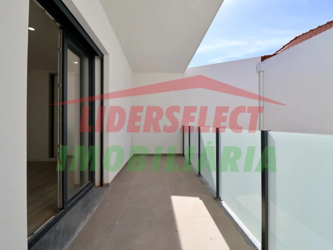 Apartamento T2 para Venda em Santa Maria, São Pedro e Matacães Foto 23