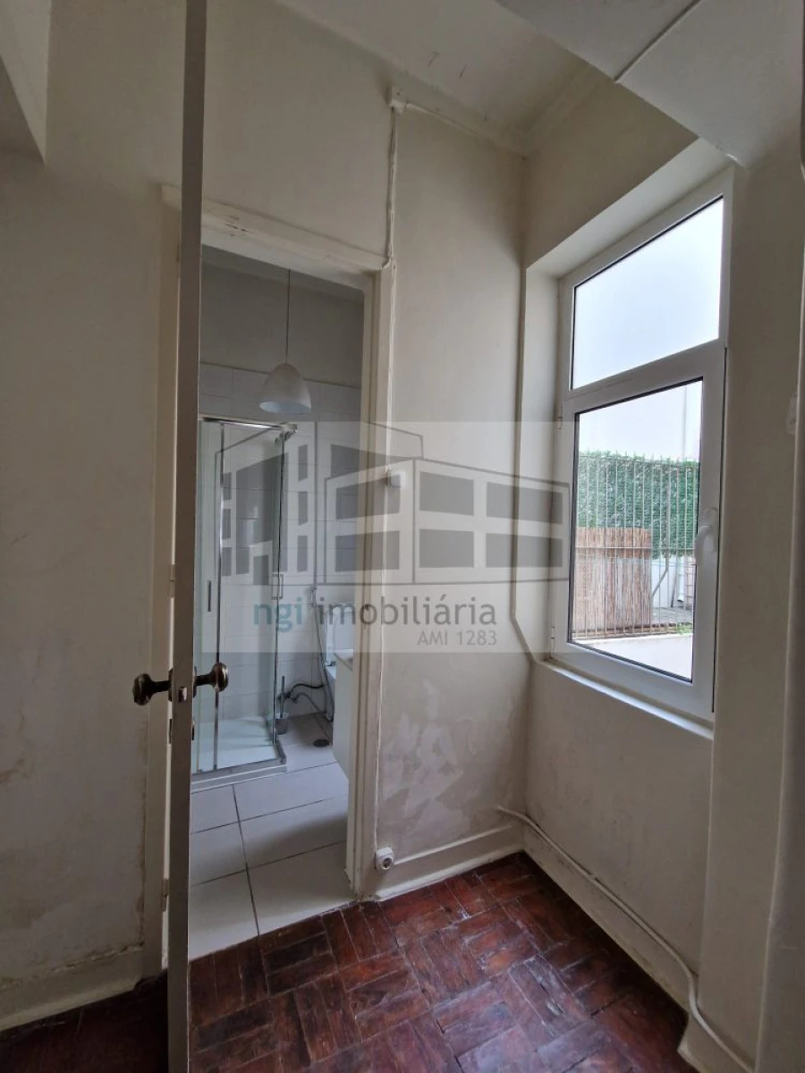 Apartamento T1 para Arrendamento em Misericórdia Foto 18