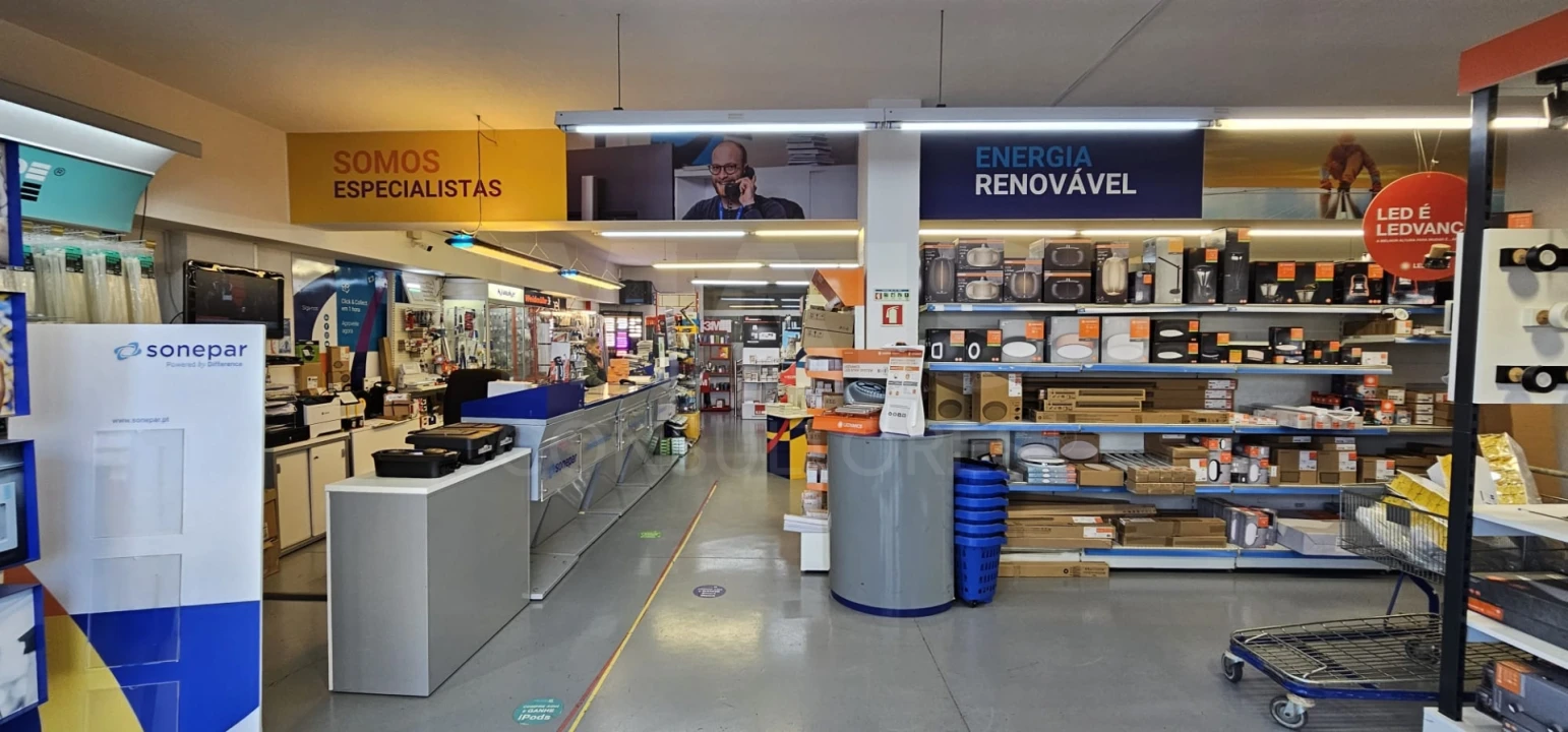 Loja para Venda em Santo António dos Cavaleiros e Frielas Foto 2