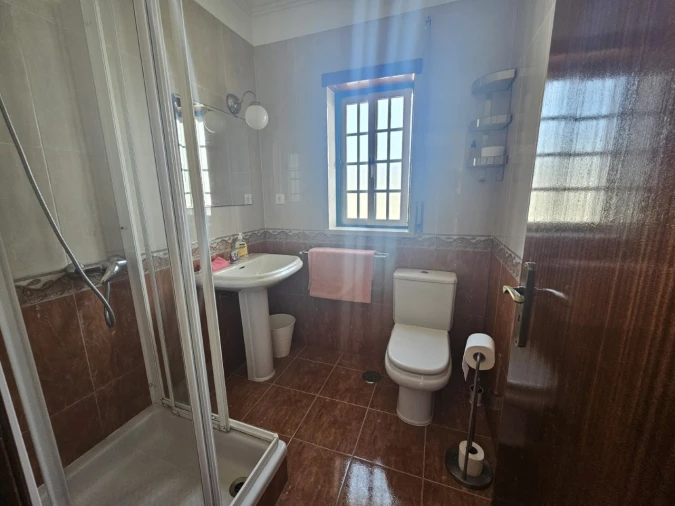 Moradia T4 para Venda em Santa Maria, São Pedro e Sobral da Lagoa Foto 16