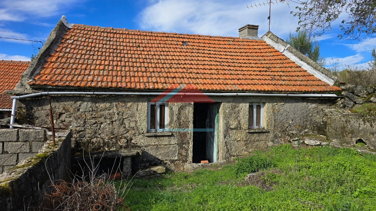 Moradia T3 para Venda em Castro Laboreiro e Lamas de Mouro Foto 1