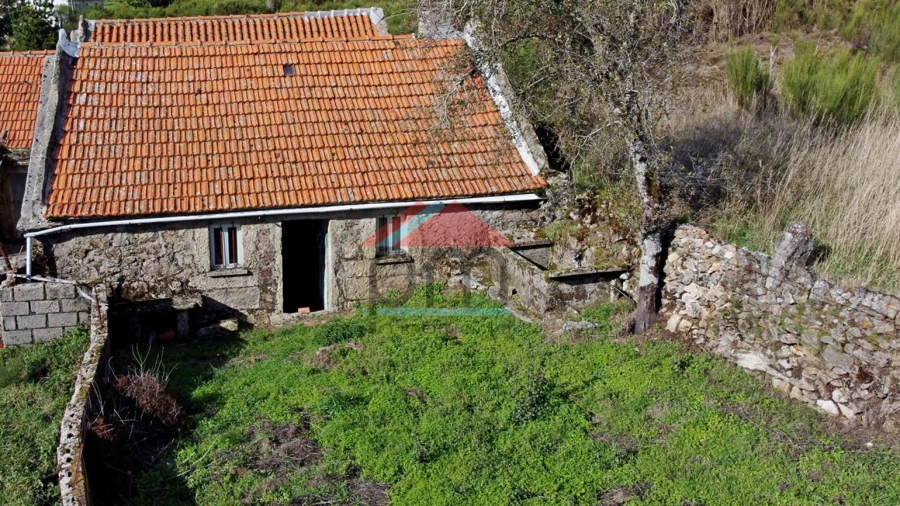 Moradia T3 para Venda em Castro Laboreiro e Lamas de Mouro Foto 3