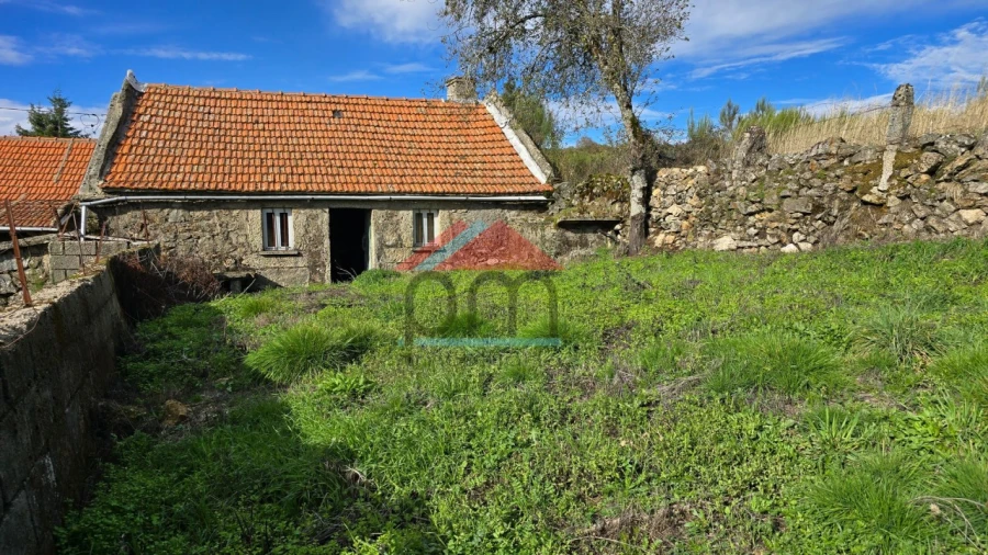 Moradia T3 para Venda em Castro Laboreiro e Lamas de Mouro Foto 2