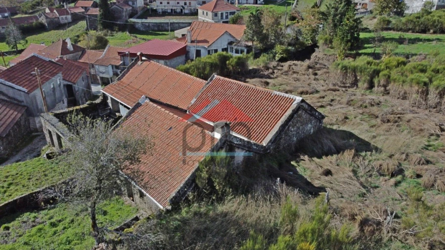 Moradia T3 para Venda em Castro Laboreiro e Lamas de Mouro Foto 4