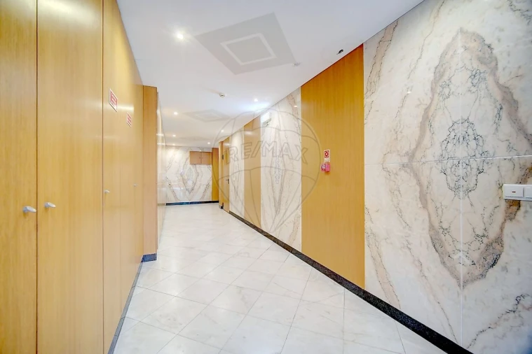 Apartamento T1 para Arrendamento em Venteira Foto 18