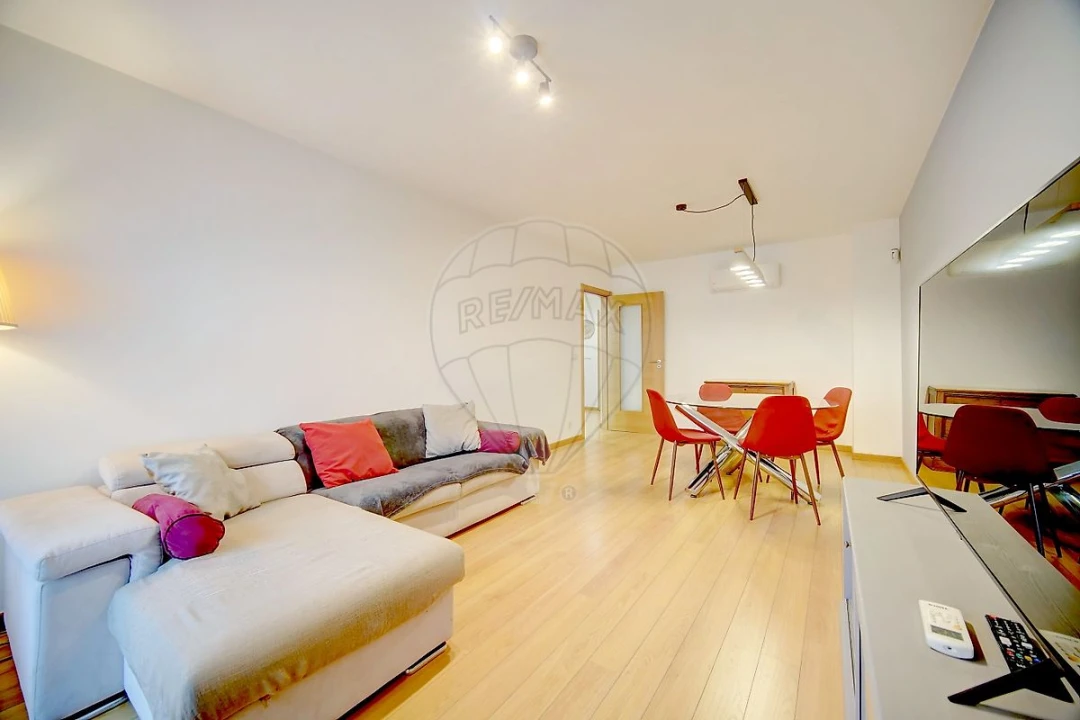 Apartamento T1 para Arrendamento em Venteira Foto 5