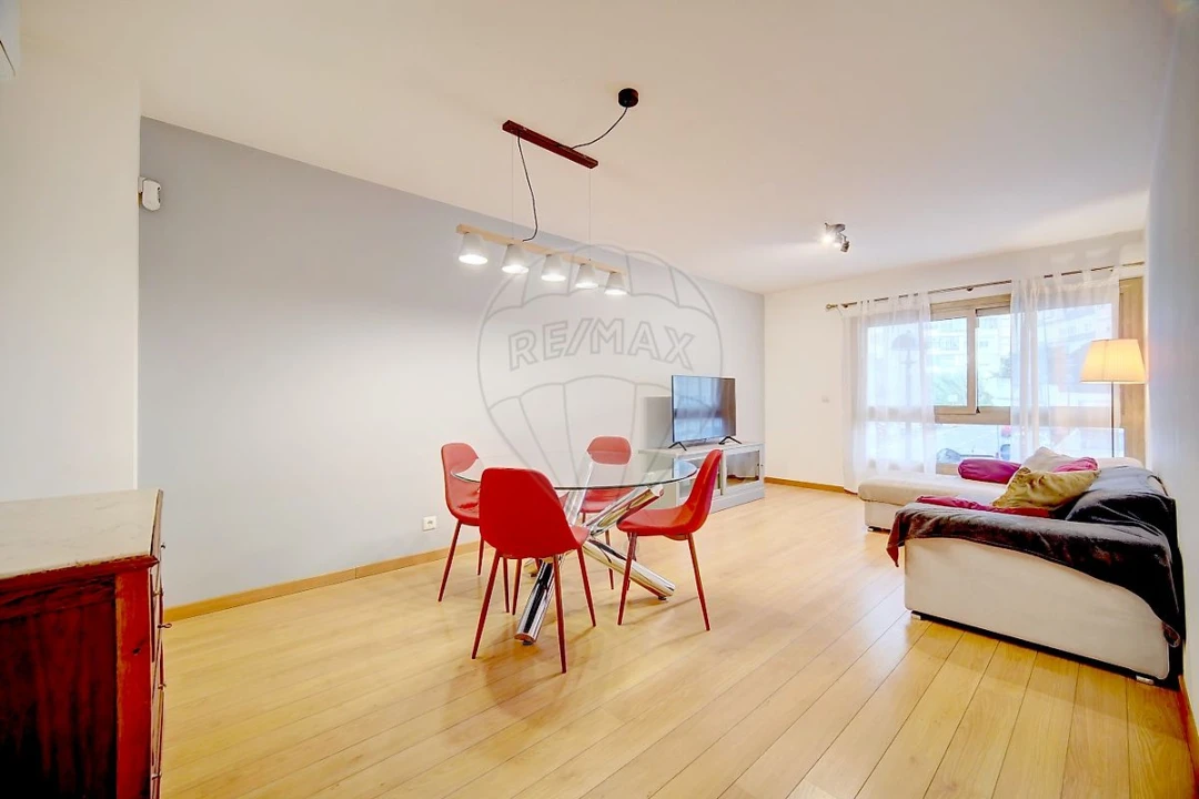 Apartamento T1 para Arrendamento em Venteira Foto 4