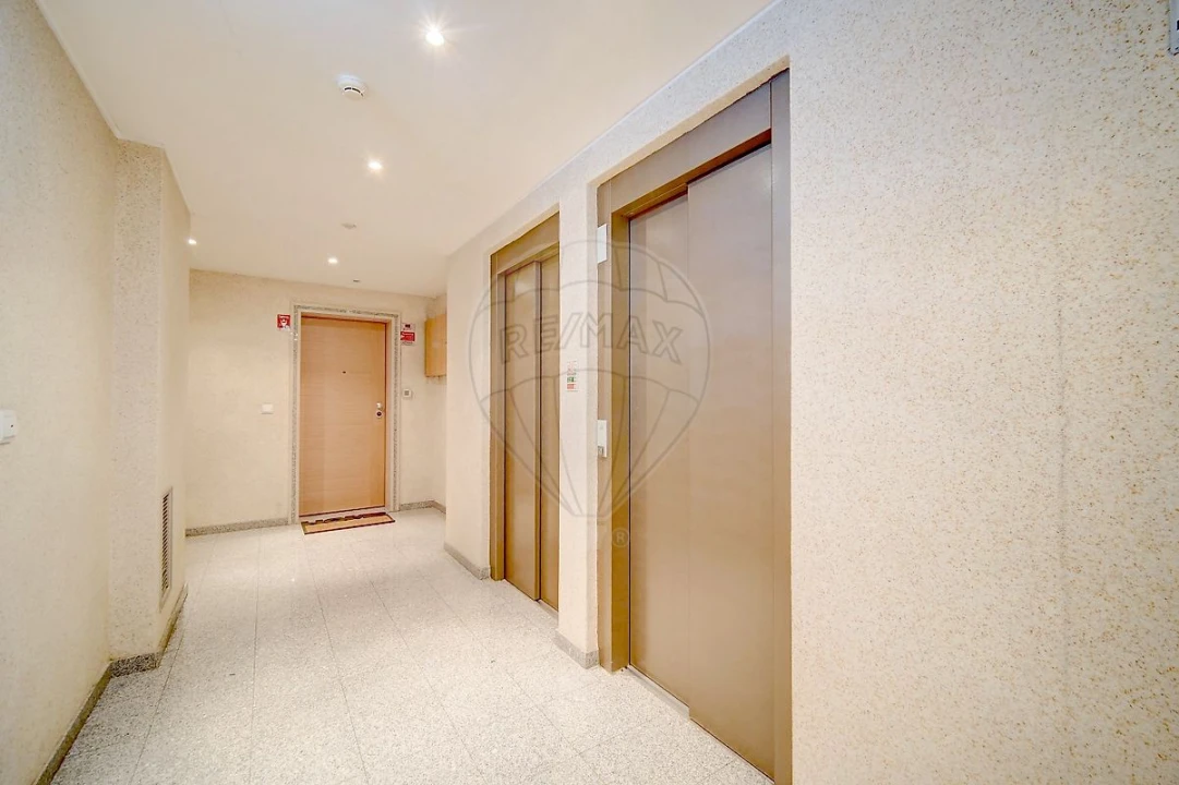 Apartamento T1 para Arrendamento em Venteira Foto 19