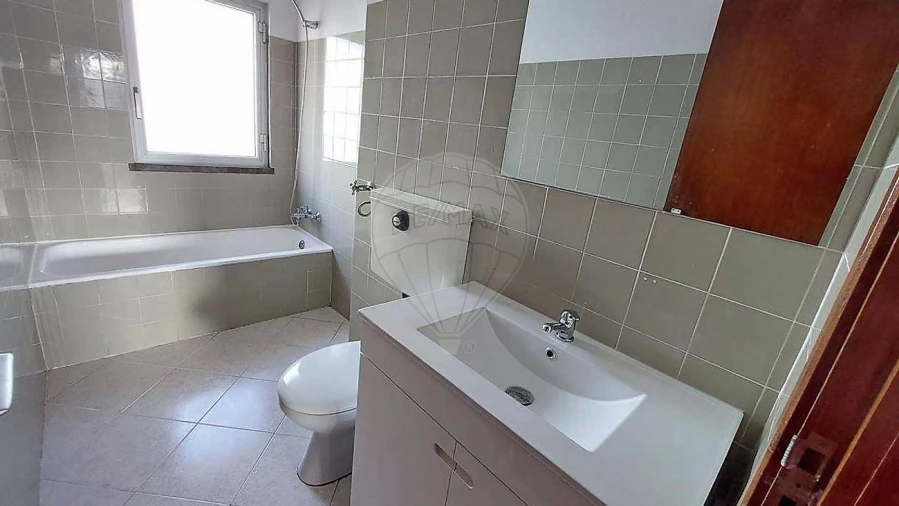 Apartamento T3 para Venda em Algueirão-Mem Martins Foto 2
