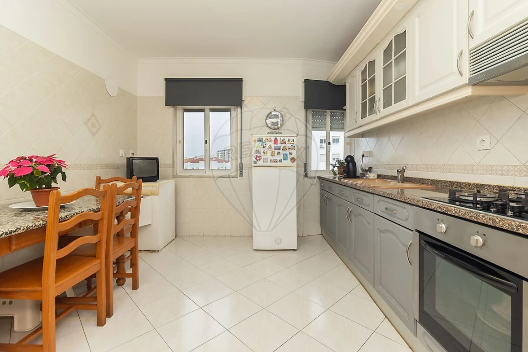 Apartamento T2 para Venda em Corroios Foto 16