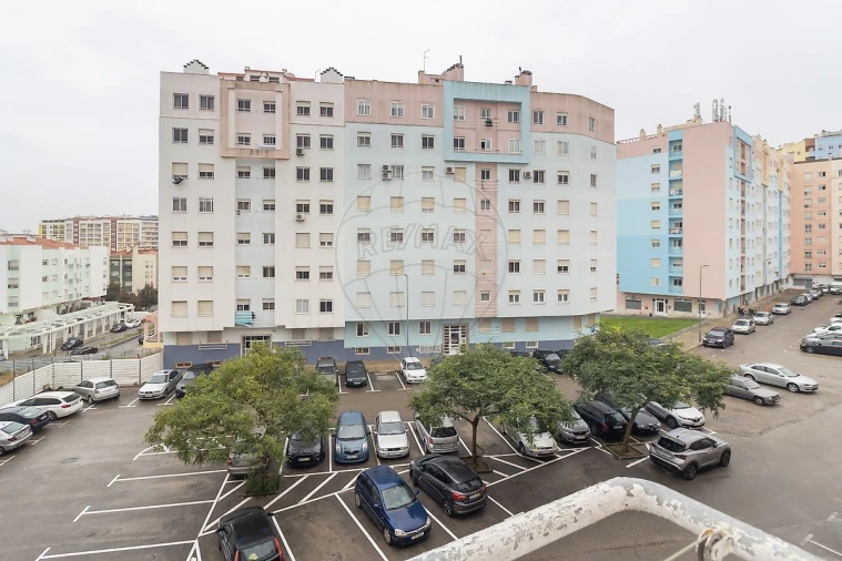 Apartamento T2 para Venda em Corroios Foto 6