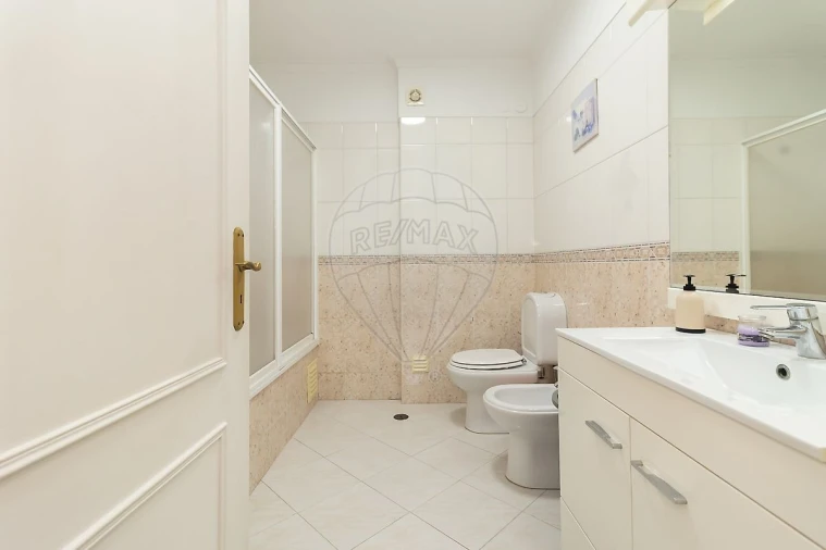 Apartamento T2 para Venda em Corroios Foto 7