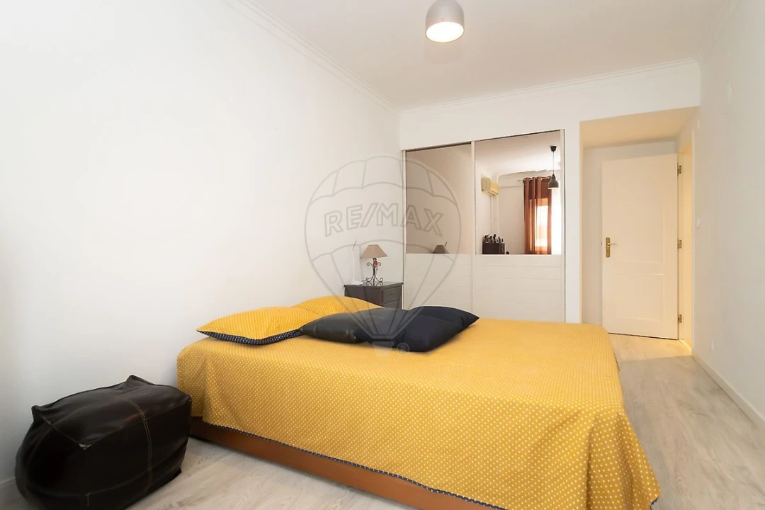 Apartamento T2 para Venda em Corroios Foto 9