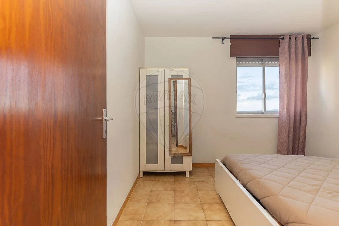 Apartamento T2 para Venda em Corroios Foto 16