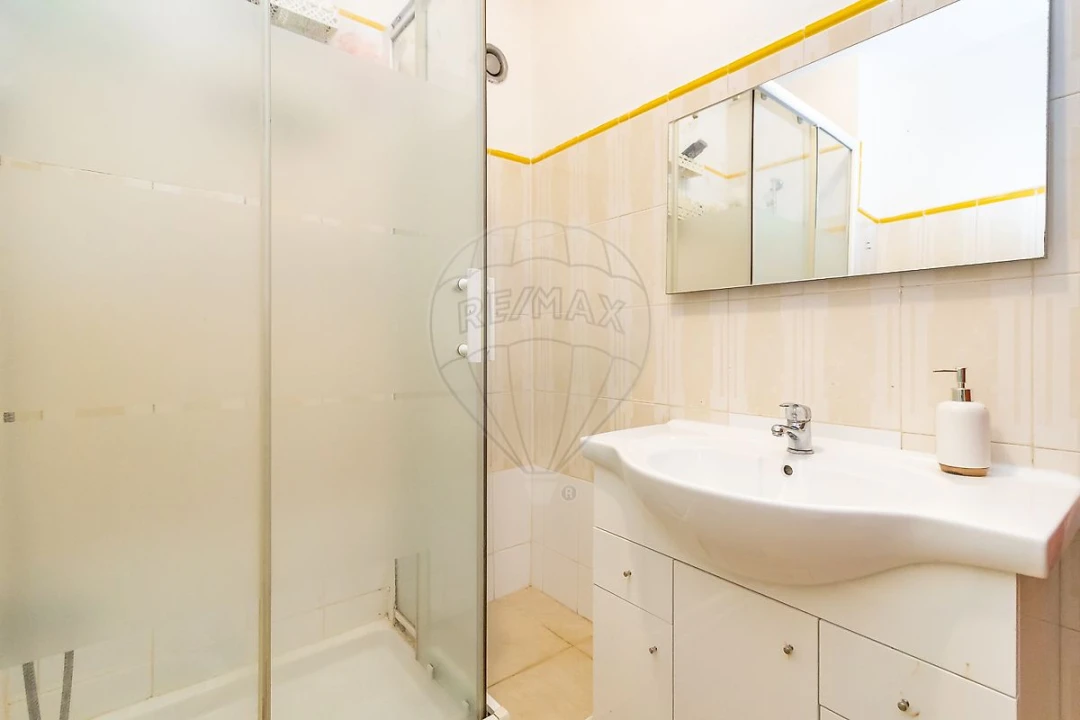Apartamento T2 para Venda em Corroios Foto 11